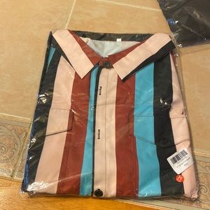 Cowboy-top long sleeve button up shirt.